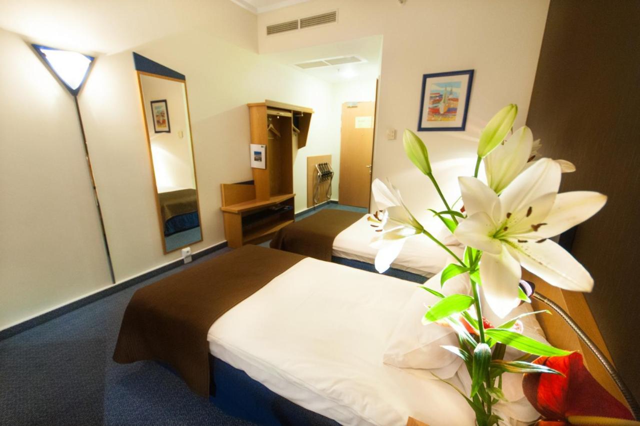 Express Krakow Hotel ภายนอก รูปภาพ