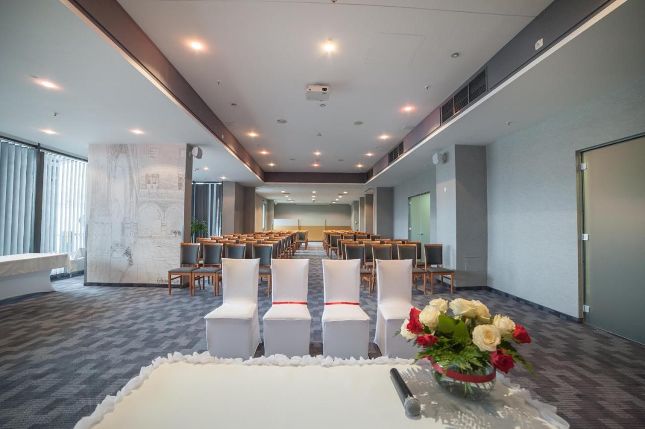 Express Krakow Hotel ภายนอก รูปภาพ